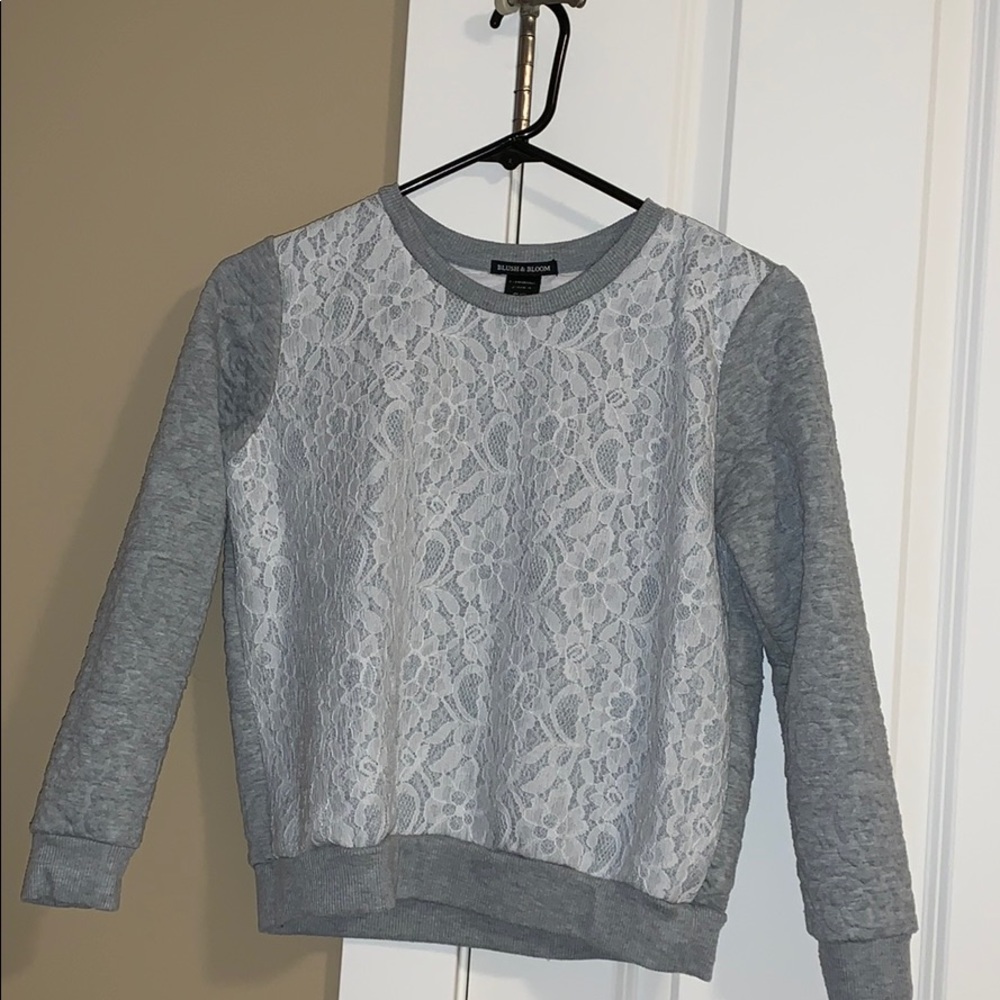 Long sleeve shirt w/ Lace on front.